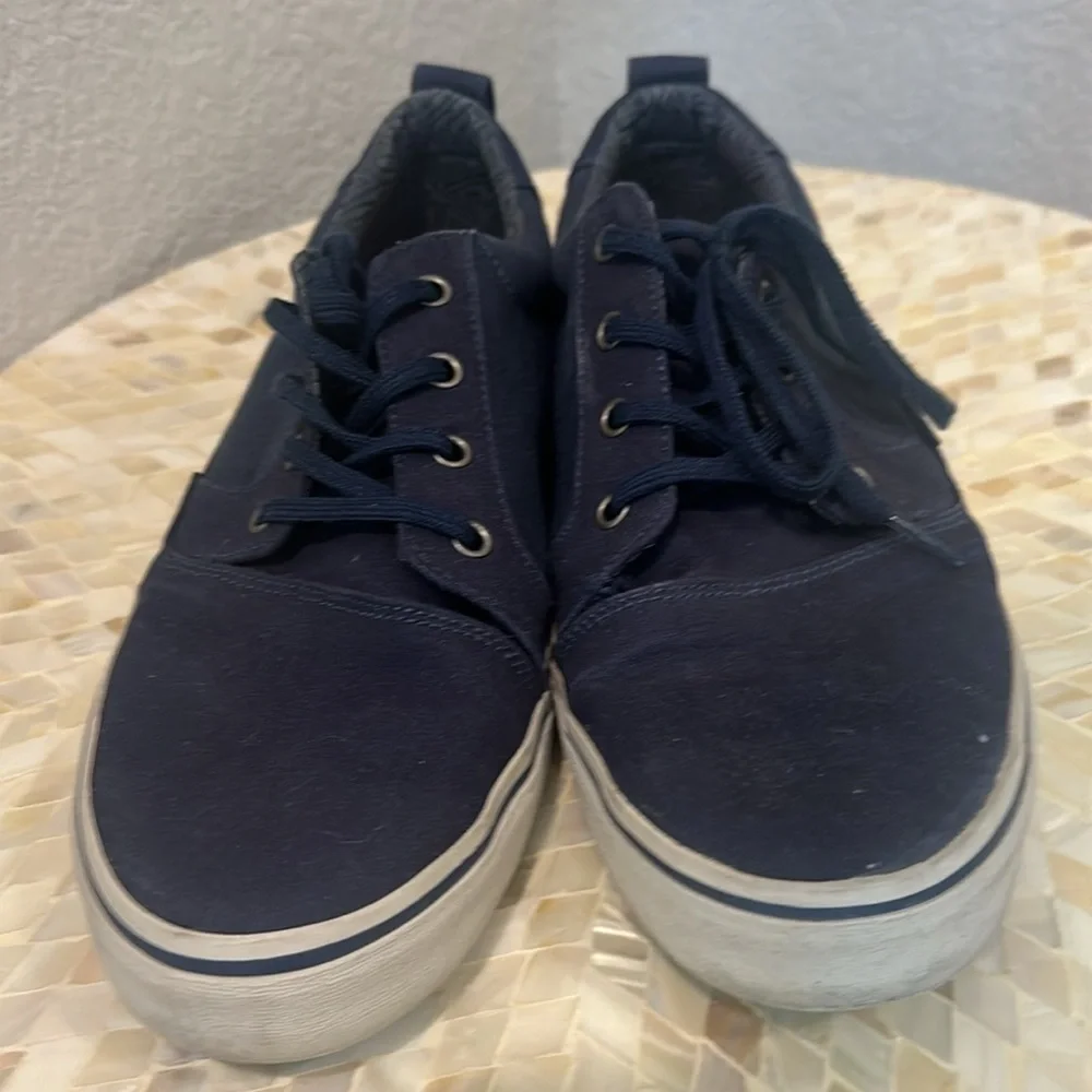 Toms men’s sneakers size 11